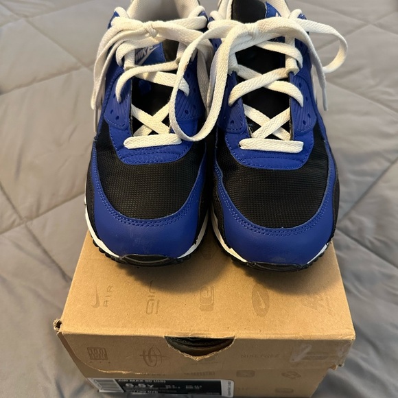 Nike Blue and Black Sneakers Athletic Design - Picture 1 of 7